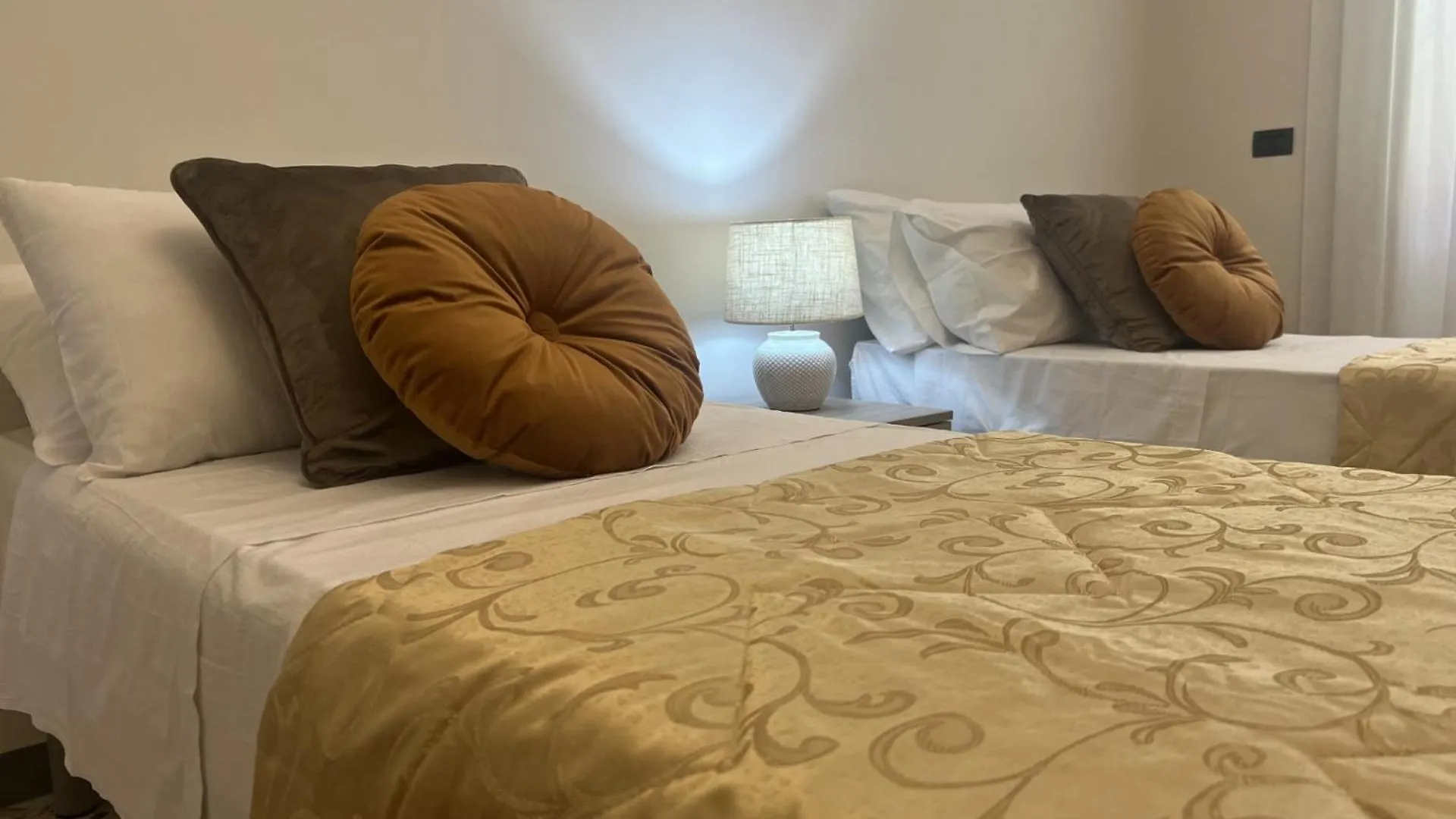 Homestay Luxury Apartment San Giovanni Rome Italy